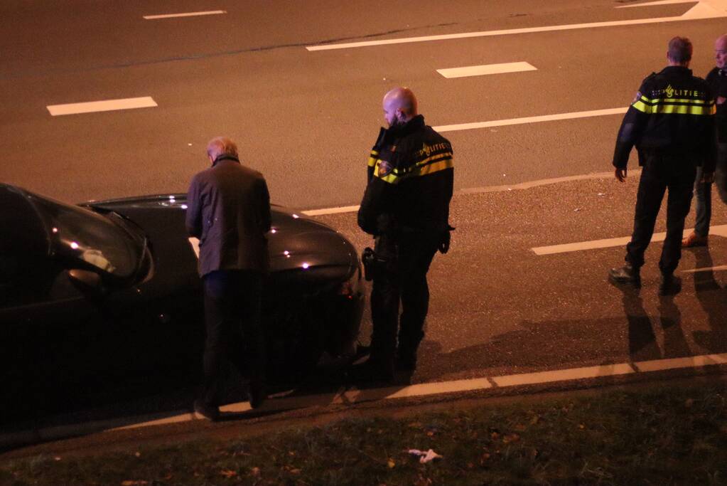 Auto's botsen voor stoplicht