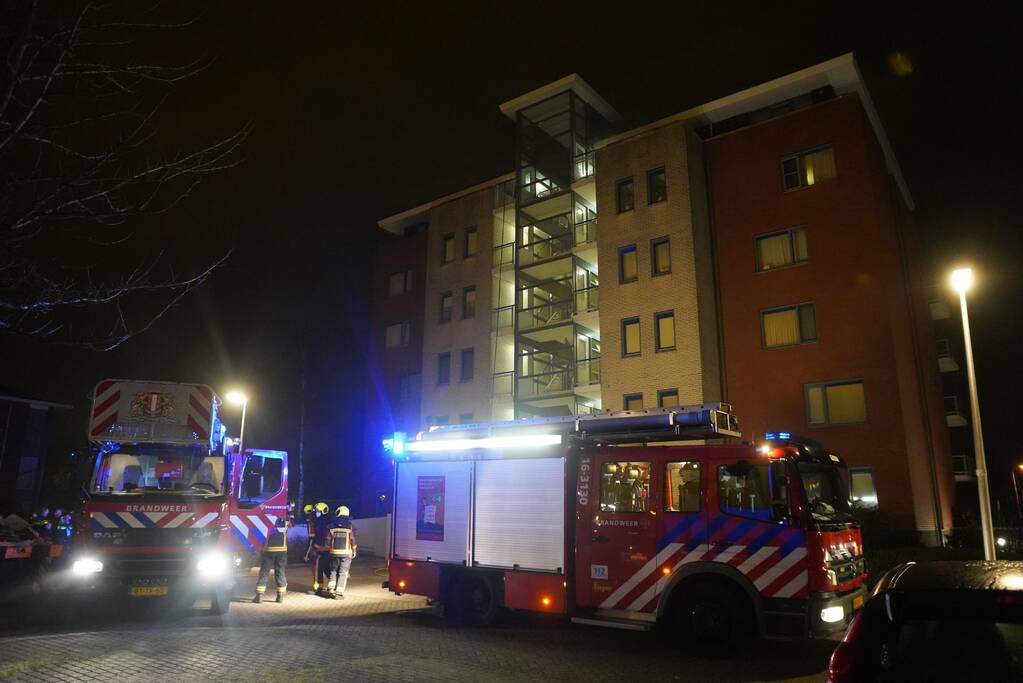 Veel rook bij brand in flatwoning