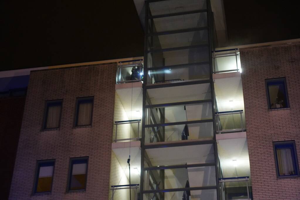 Veel rook bij brand in flatwoning