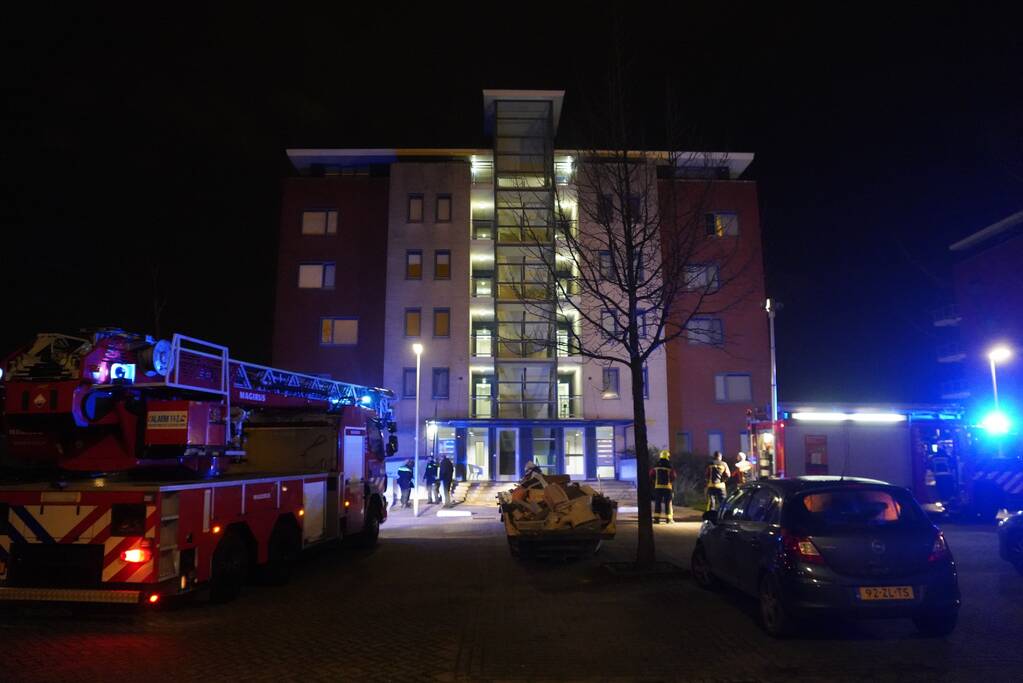 Veel rook bij brand in flatwoning