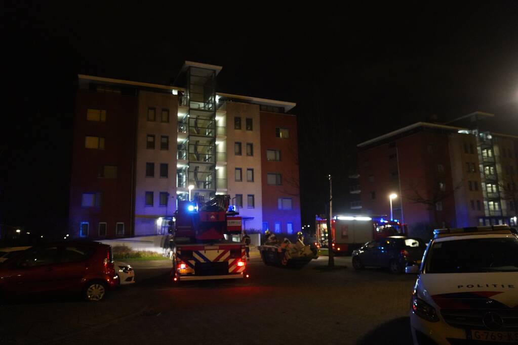 Veel rook bij brand in flatwoning