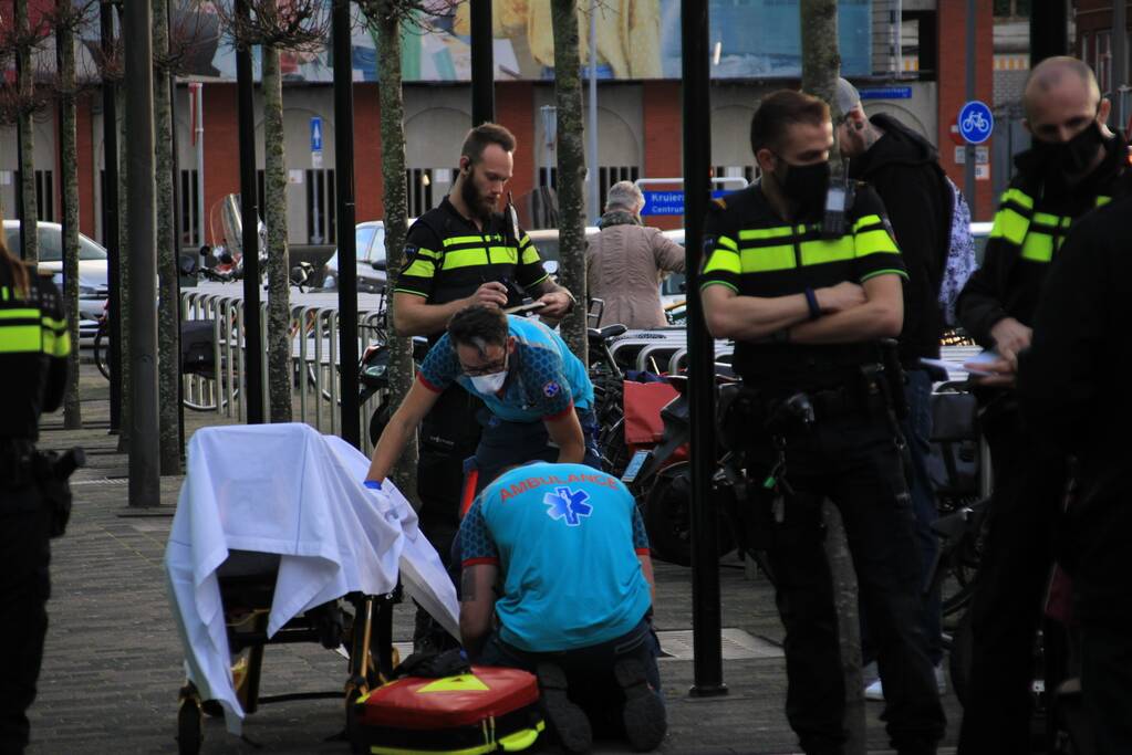 Scooter botst op canta, een gewonde