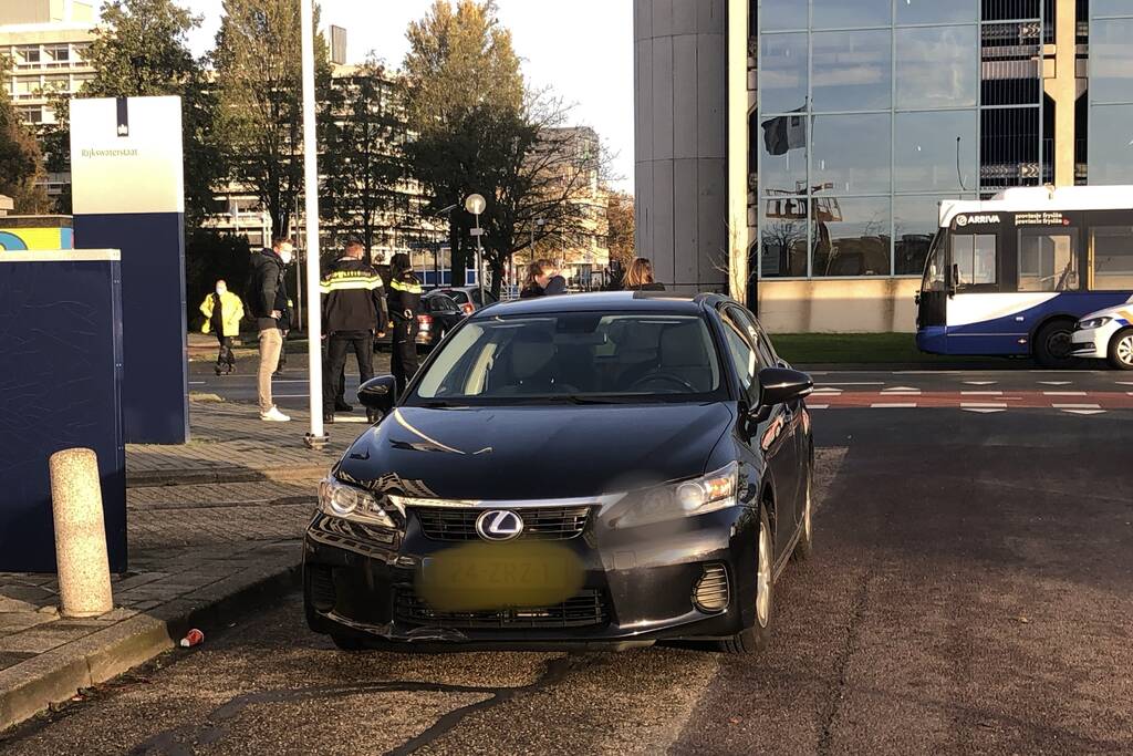Automobilist ziet overstekende rolstoel pendel over het hoofd