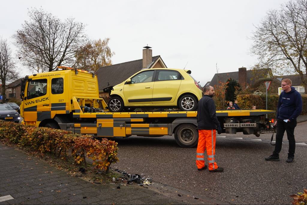 Flinke schade na aanrijding op T-splitsing