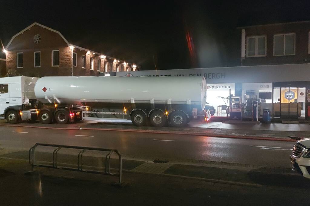 Tankwagen lekt grote hoeveelheid brandstof