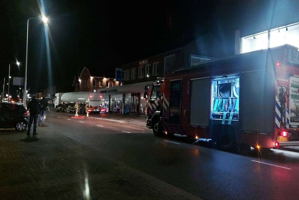 Tankwagen lekt grote hoeveelheid brandstof