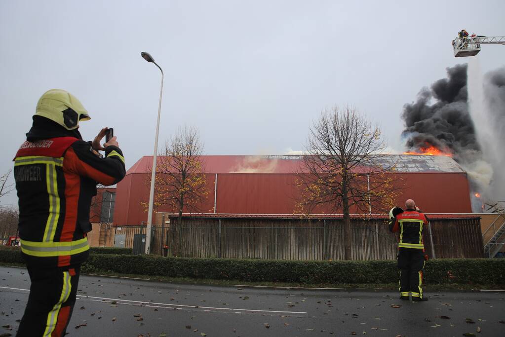 Sporthal Optisport De Schelft verwoest door brand