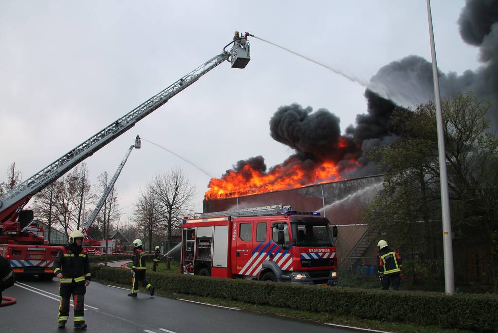 Sporthal Optisport De Schelft verwoest door brand