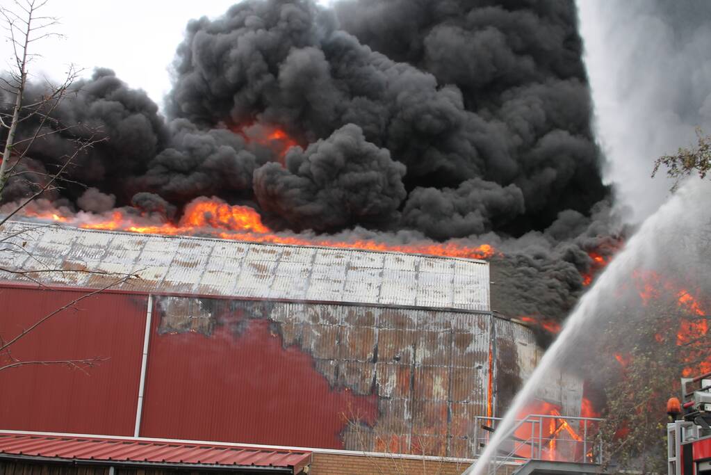 Sporthal Optisport De Schelft verwoest door brand