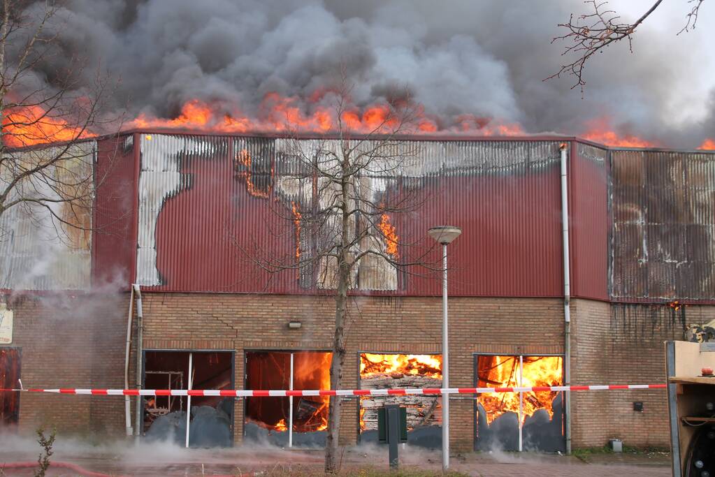 Sporthal Optisport De Schelft verwoest door brand