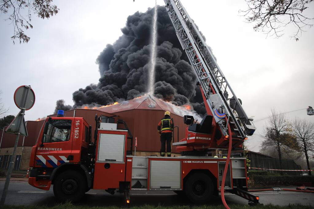 Sporthal Optisport De Schelft verwoest door brand