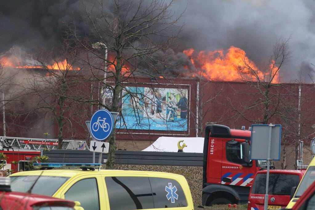 Sporthal Optisport De Schelft verwoest door brand