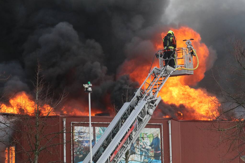 Sporthal Optisport De Schelft verwoest door brand