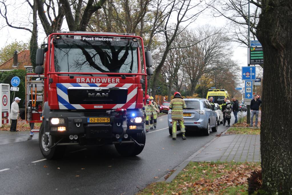 Kop-staart botsing tussen drie voertuigen