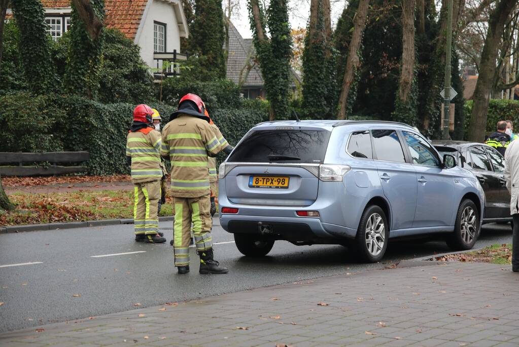Kop-staart botsing tussen drie voertuigen