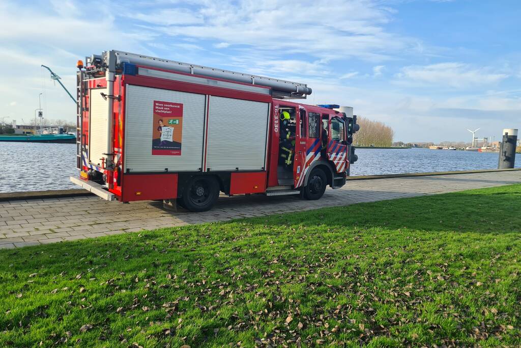 Boom mogelijk in brand door vuurwerk