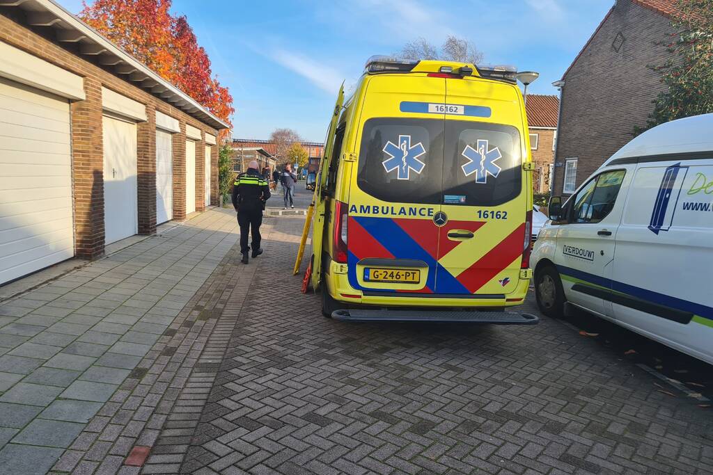 Traumahelikoper landt voor gevallen persoon