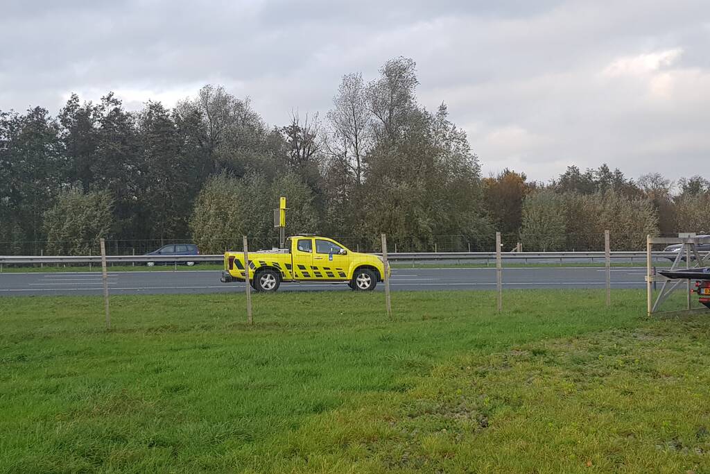 Personenauto belandt in sloot