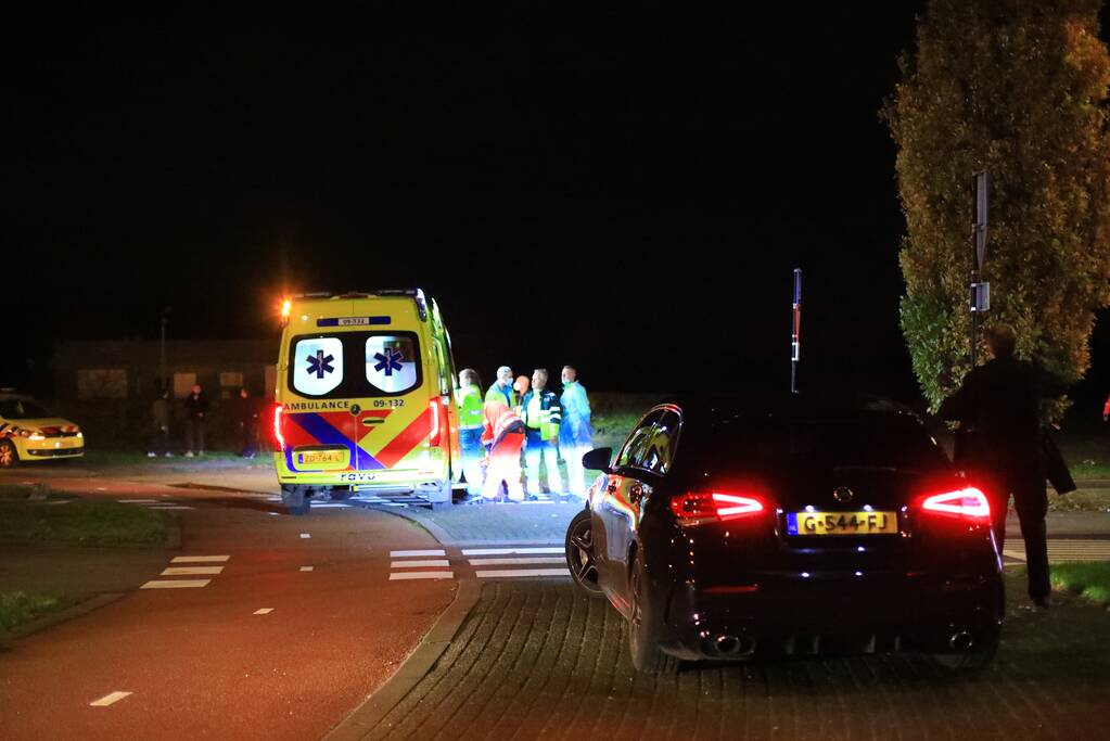 Traumahelikopter landt voor gewond persoon