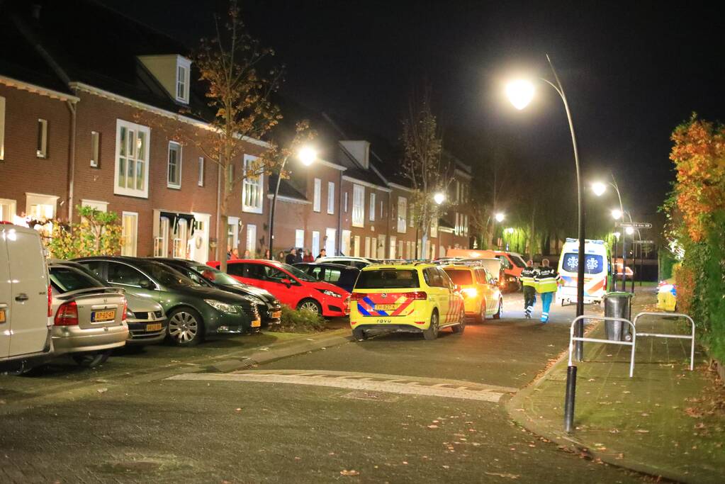 Traumahelikopter landt voor gewond persoon