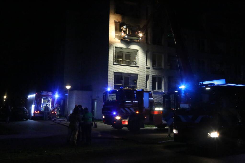 Grote uitslaande brand in appartementencomplex