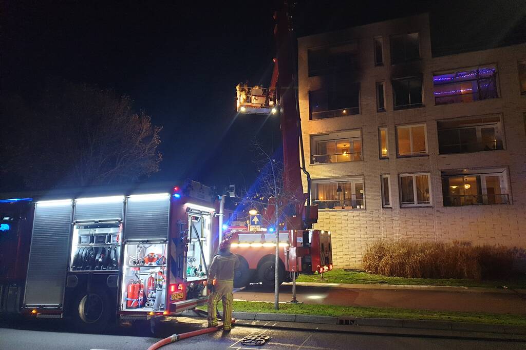 Grote uitslaande brand in appartementencomplex