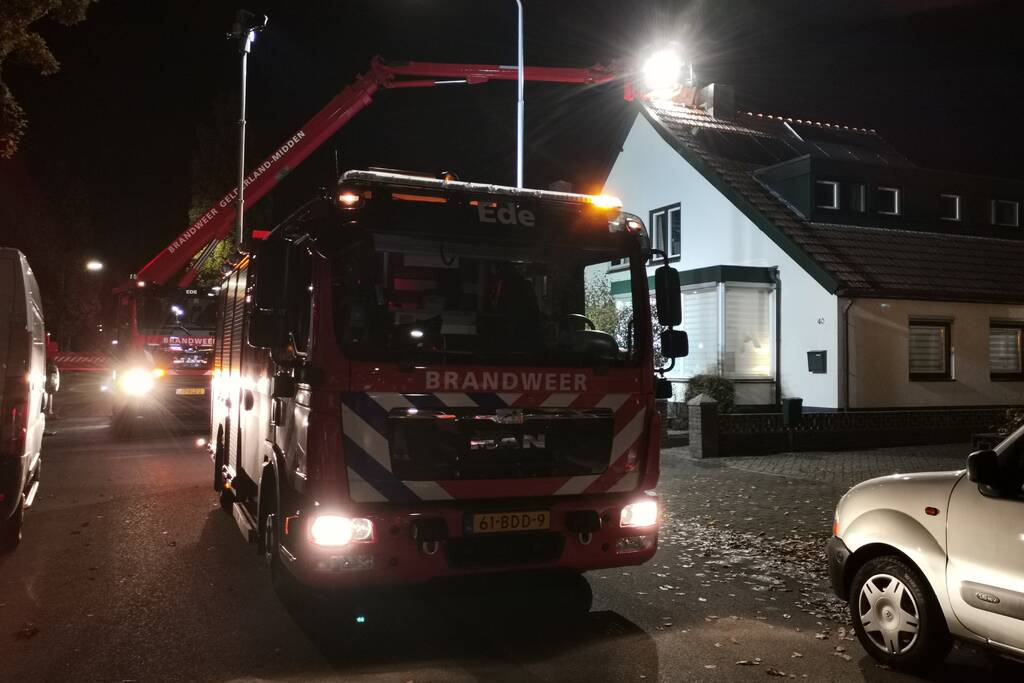 Brand in schoorsteen van woning