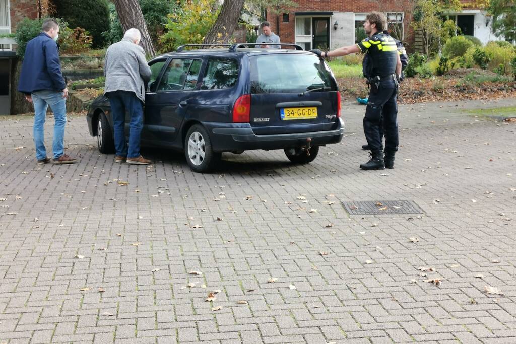 Automobilist verliest macht over het stuur en rijdt tegen gevel