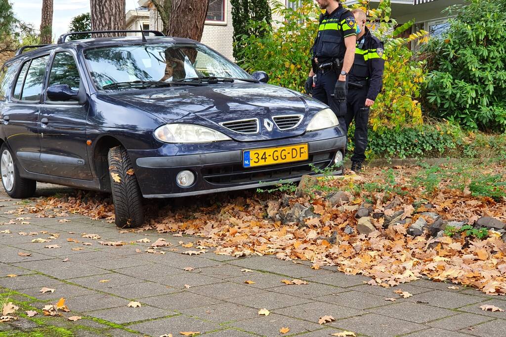 Automobilist verliest macht over het stuur en rijdt tegen gevel