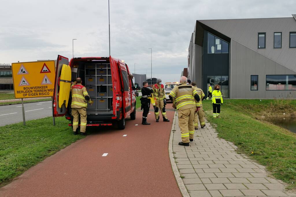 Brandweer redt zwaan met gebroken vleugel