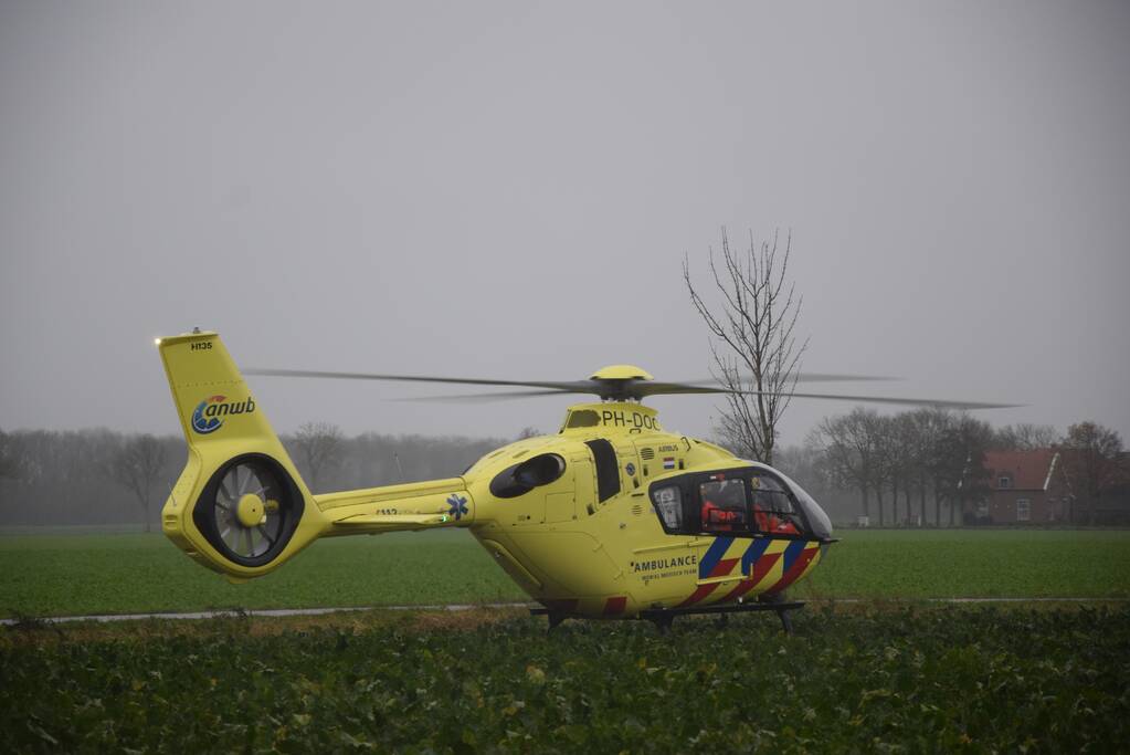 Twee voertuigen belanden in sloot na botsing