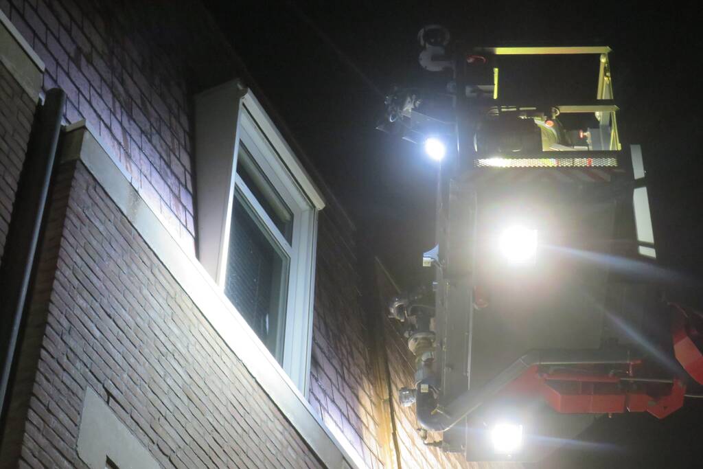 Zonnescherm waait kapot door harde wind