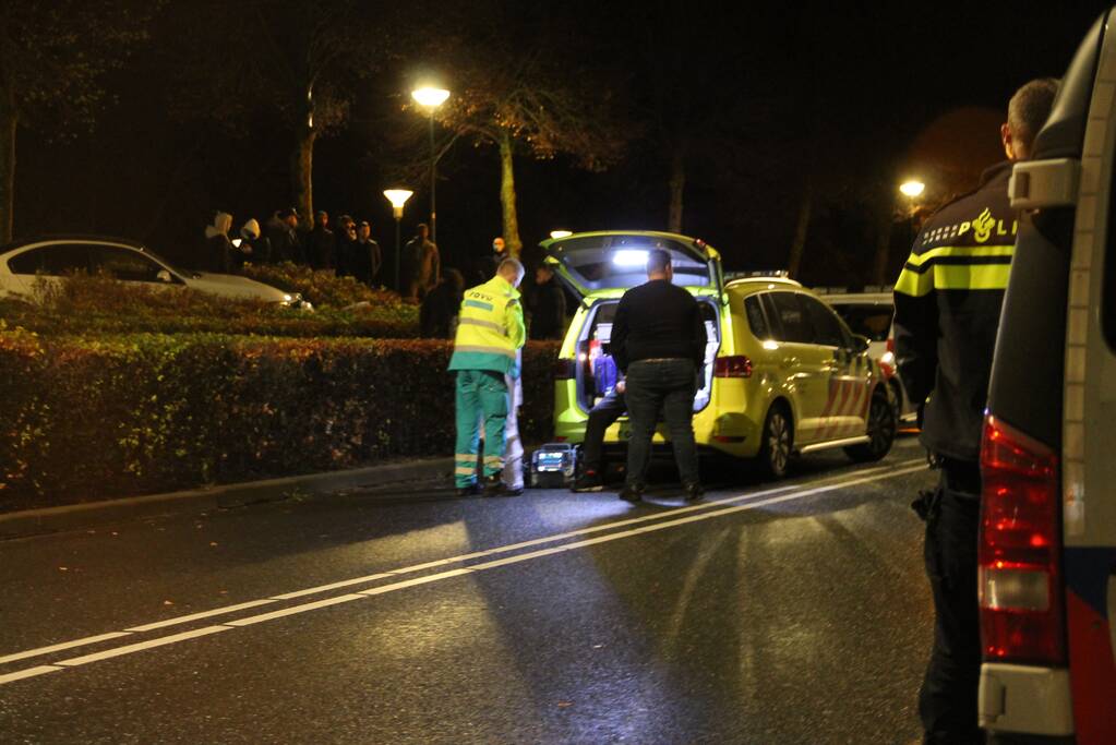 Automobilist verliest macht over het stuur en belandt in struiken