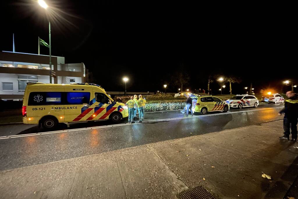 Automobilist verliest macht over het stuur en belandt in struiken