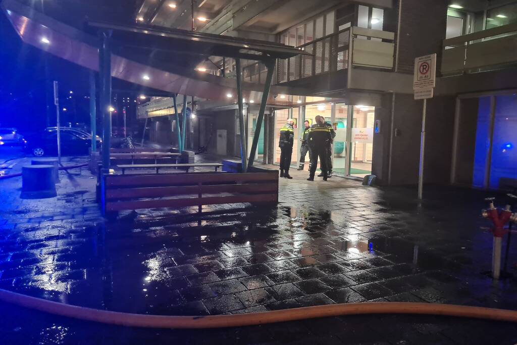 Veel rook bij brand in flatwoning