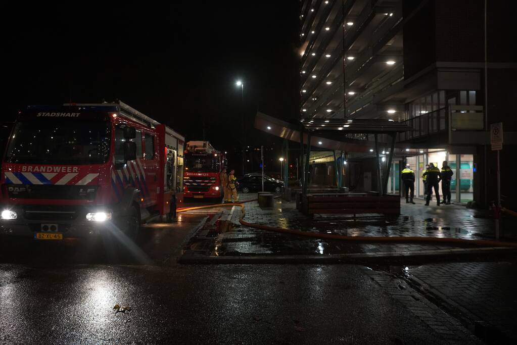 Veel rook bij brand in flatwoning