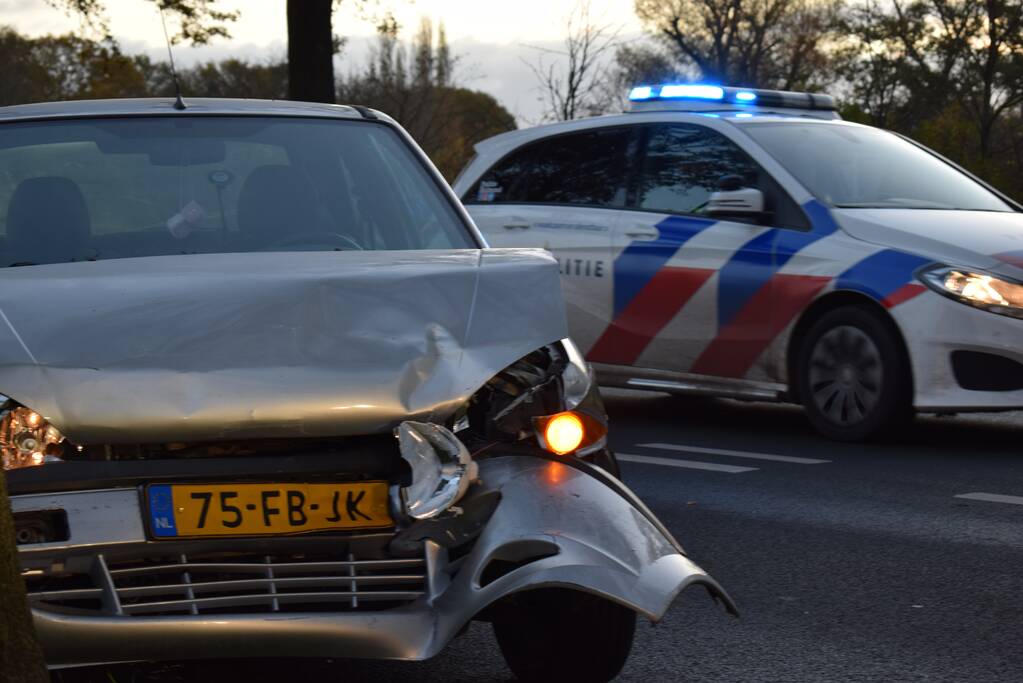 Veel schade bij kop-staart verkeersongeval