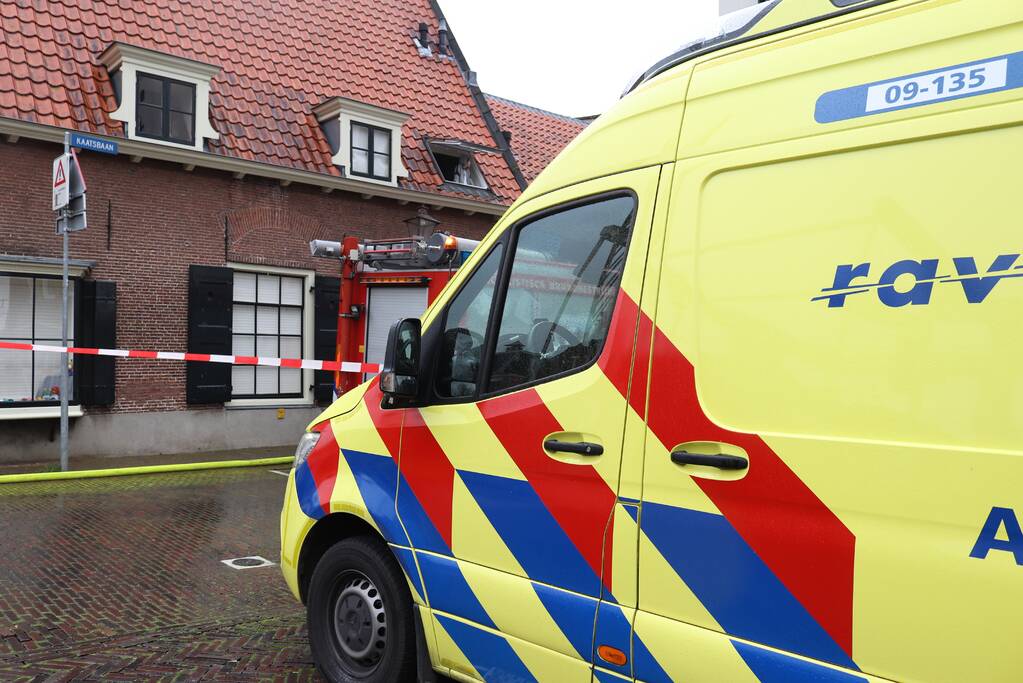 Grote zwarte rookwolken bij shoarmazaak