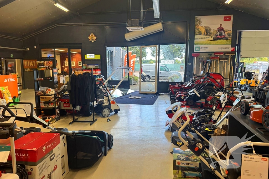 Ramkraak veroorzaakt schade aan winkel