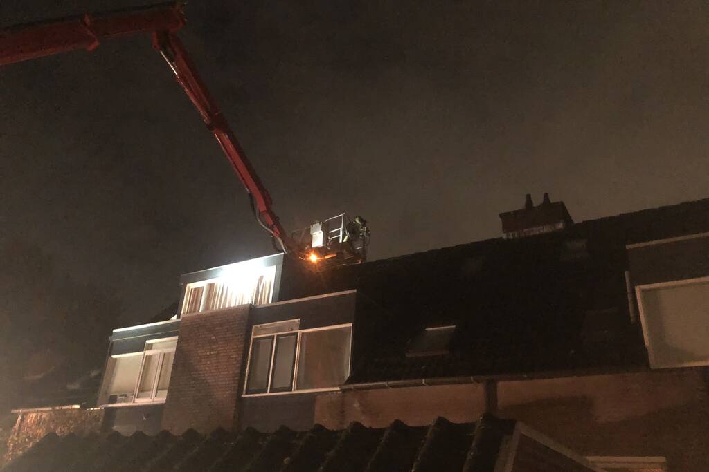 Brand in schoorsteen van woning