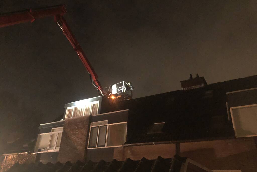 Brand in schoorsteen van woning