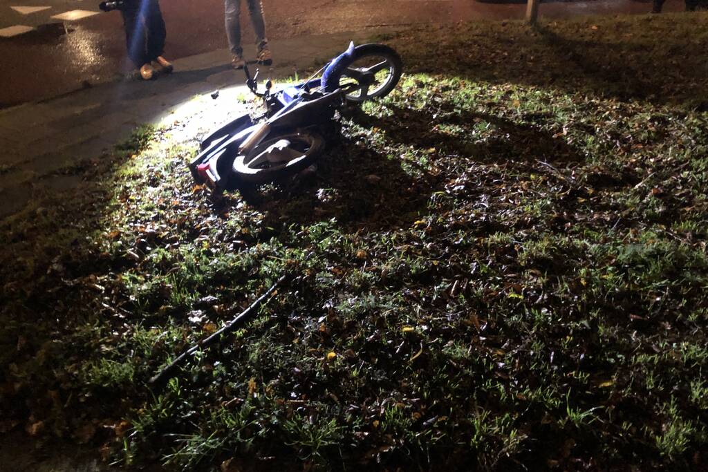 Brommerrijder gewond bij verkeersongeval