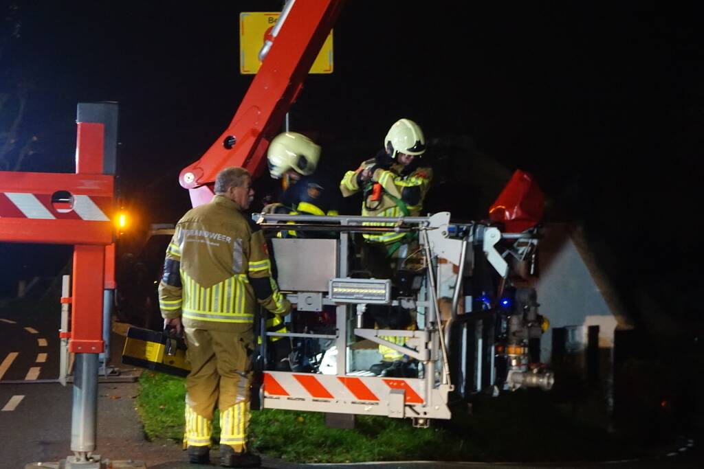 Brand in schoorsteen van woning