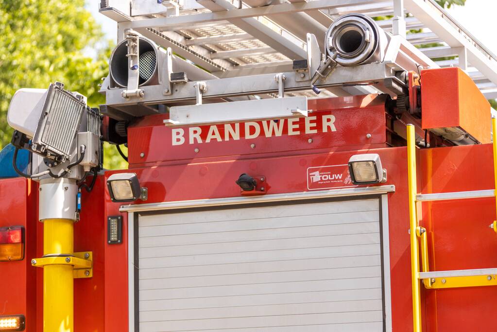 Meerdere brandweerwagens aanwezig bij schoorsteenbrand