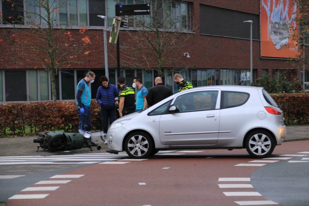 Scooterrijder aangereden bij oversteken