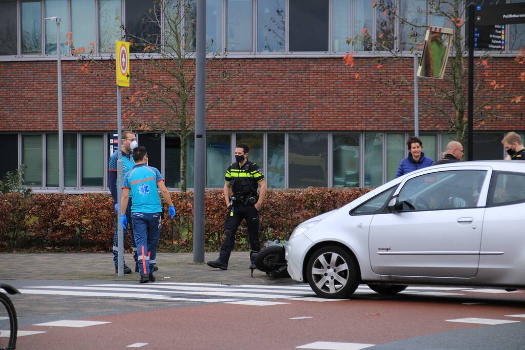 Scooterrijder aangereden bij oversteken