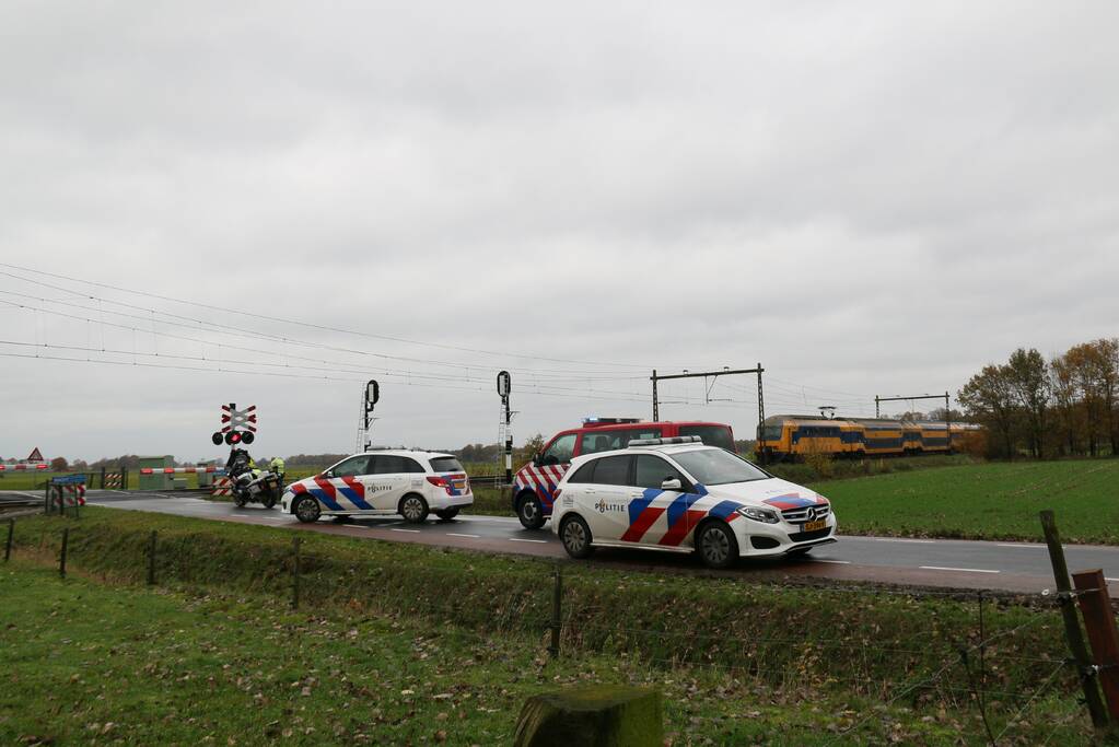Geen treinverkeer na aanrijding op spoorwegovergang