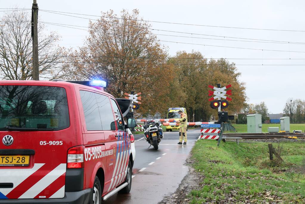 Geen treinverkeer na aanrijding op spoorwegovergang