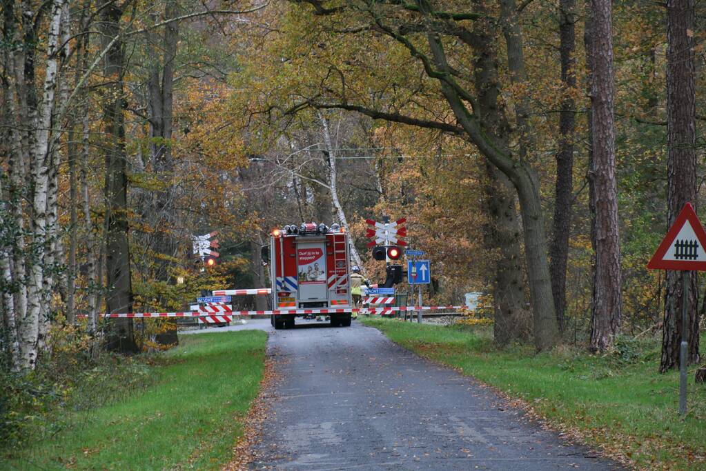 Geen treinverkeer na aanrijding op spoorwegovergang
