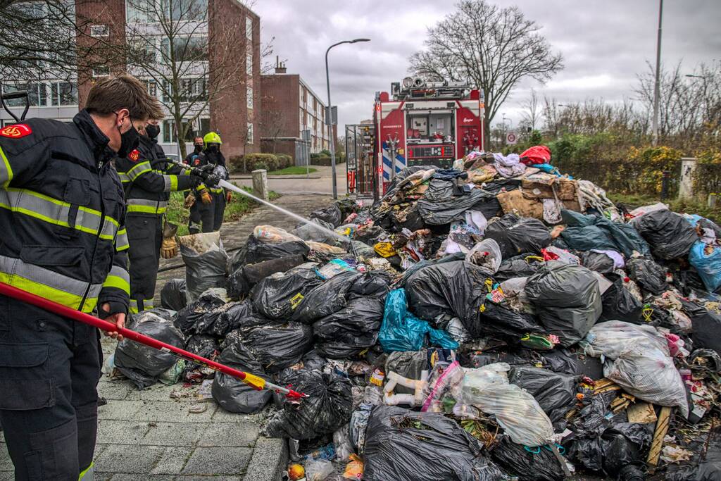 Brand in vuilniswagen snel geblust